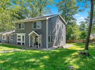 153 Rollins Trl, Hopatcong, NJ 07843