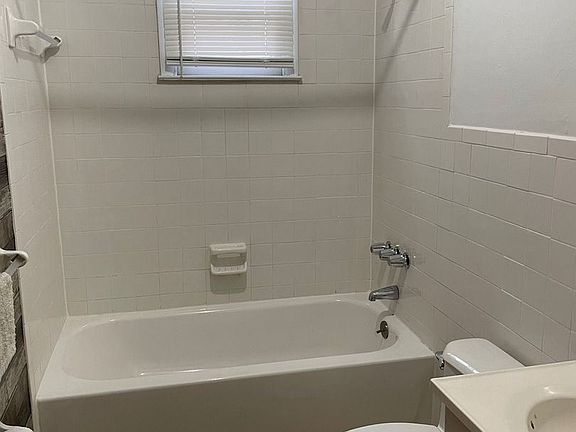 5th image of 1210 Reservoir Ave #2
