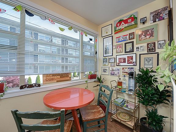 3rd image of 1012 Queen Anne Ave N APT 21