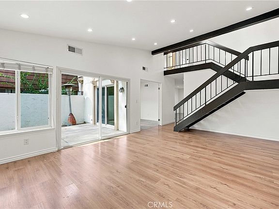 4th image of 10120 Larwin Ave Unit 3