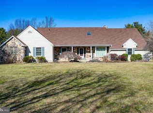 8 N Hockey Dr, Columbus, NJ 08022