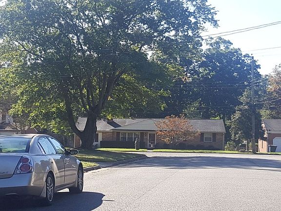 3rd image of 3 Carolyn Dr