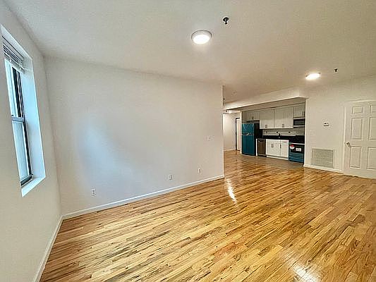 2nd image of 233 Montrose Ave APT 4