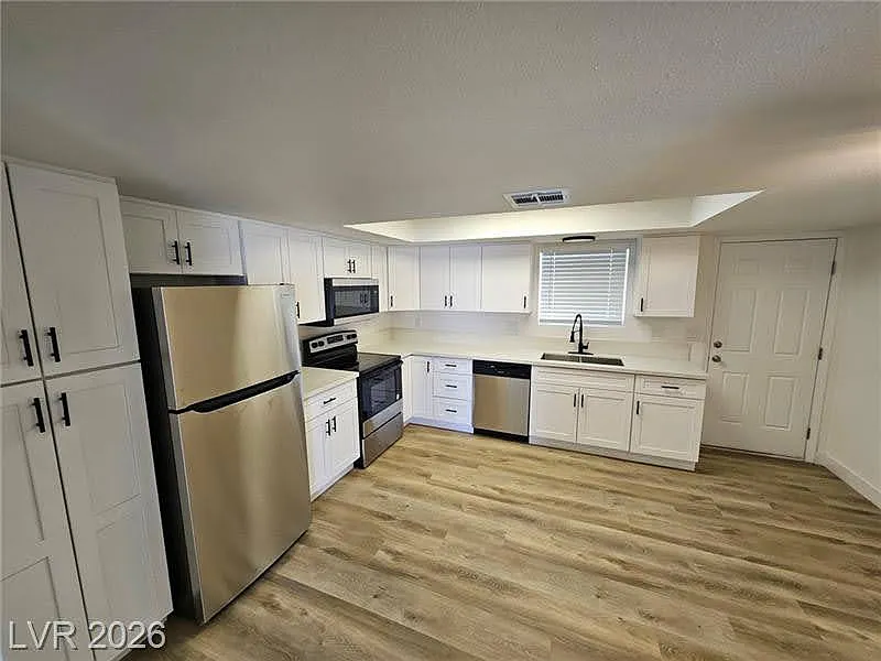 1083 East Calvada Boulevard - B — Photo 2