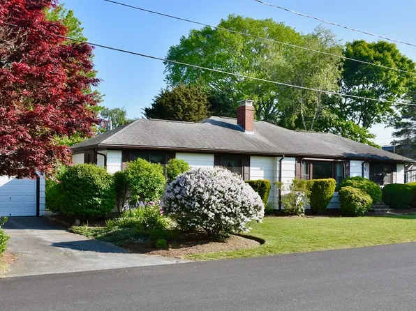 20 Stillman St, Dartmouth, MA 02748