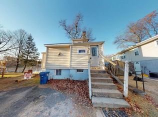 101 Lakeview St, Southwick, MA 01077