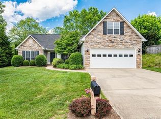 35 Dove Hollow Rd, Fletcher, NC 28732