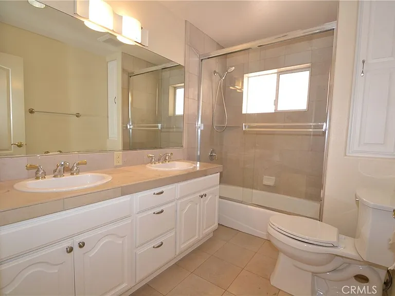 2203 Harriman #B — Photo 14