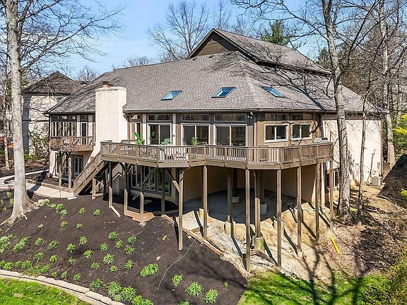 3rd image of 117 Lake Bluff Dr