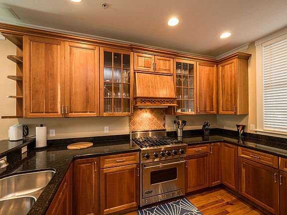 4th image of 809 Washington St APT 102