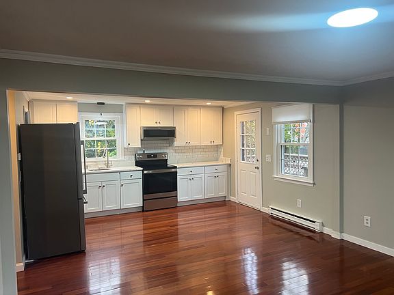 5th image of 7 E Wood St