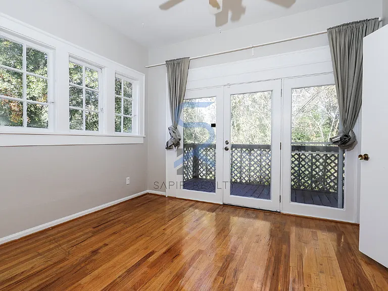 920 Greenwood Ave NE #C — Photo 5