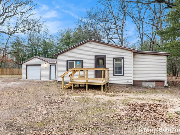 2221 E 95th St, Newaygo, MI 49337