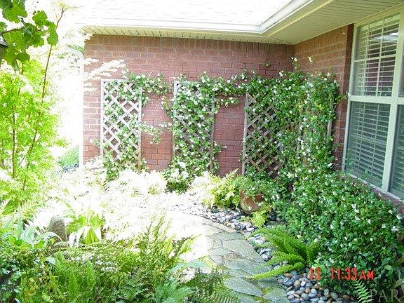 3rd image of 780 Mohegan Cir
