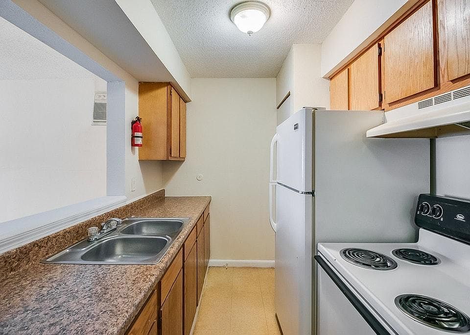 1st image of 3553 E Manhattan Blvd #67e0337cd