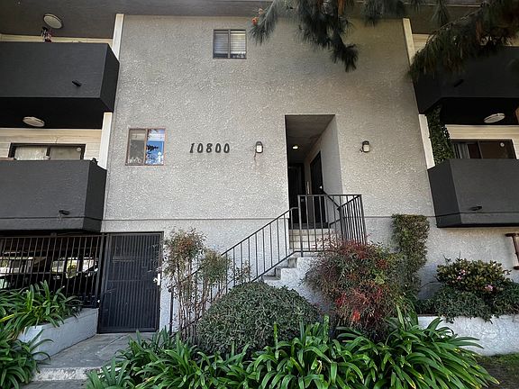 2nd image of 10800 Palms Blvd APT 6