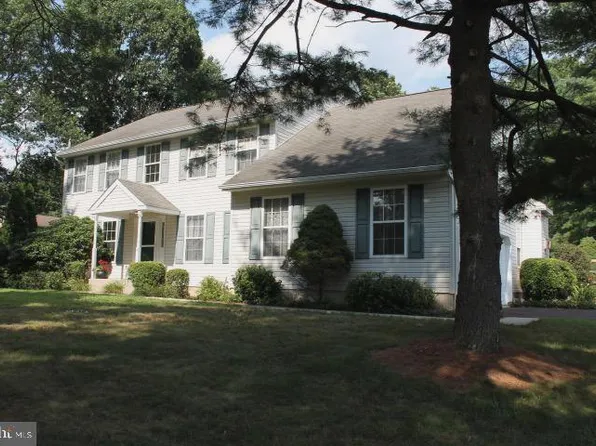 9 Meadow Ln, Quakertown, PA 18951