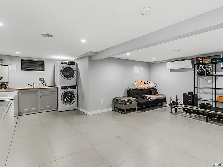 31 Sutton Hill Ln — Photo 36