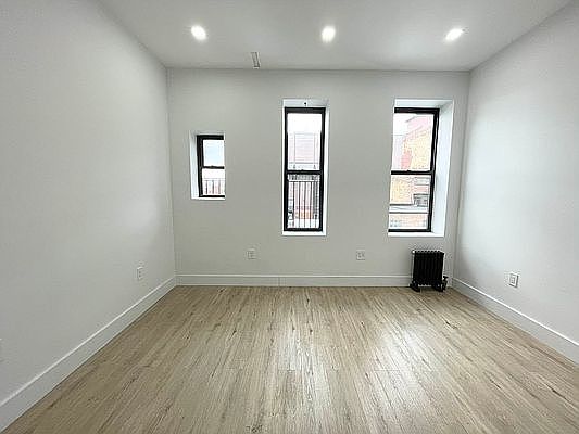 4th image of 53 Montrose Ave #7