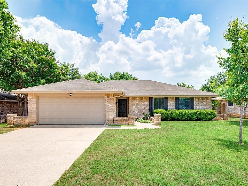 1st image of 2614 Bayberry Ln