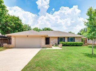 2614 Bayberry Ln, Euless, TX 76039