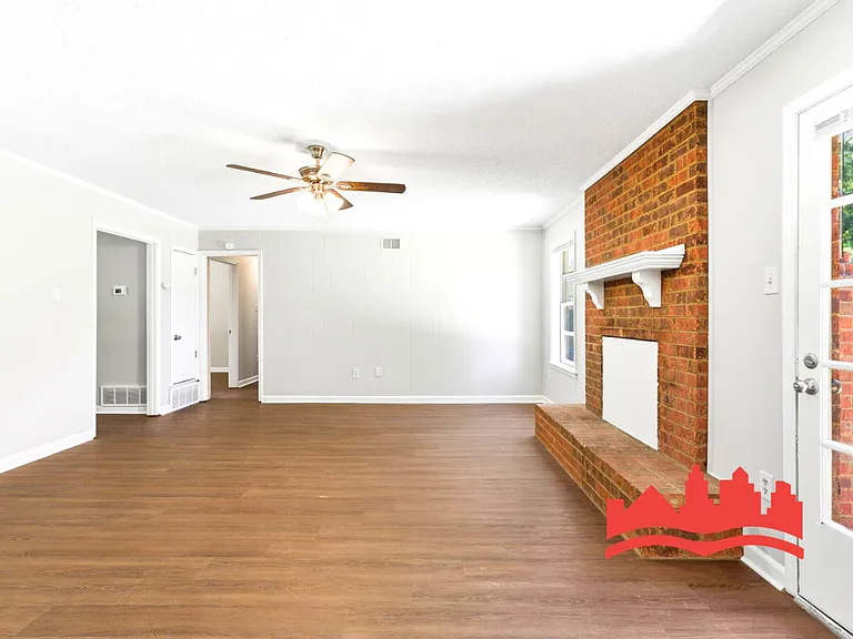 3063 Mary Elizabeth Dr — Photo 18