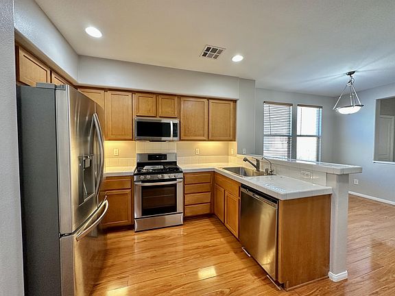 5th image of 4300 Newton Ave Unit 70