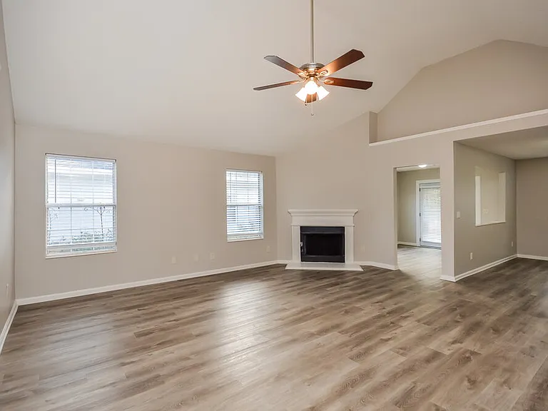 4897 Truitt Ln — Photo 3