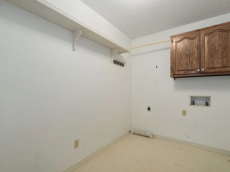 4035 S Parkcrest Ave — Photo 18