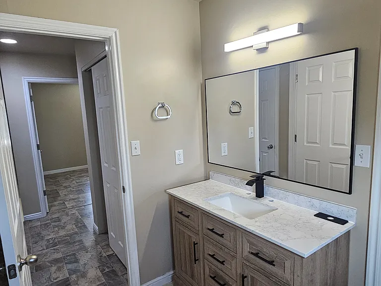 2318 E Claybourne Ave — Photo 15