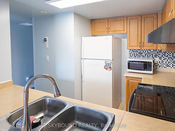 4th image of 3043 Finch Ave W #2033