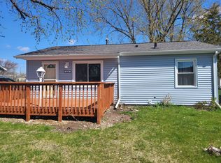 1638 Oakwood Dr, Waterloo, IA 50703