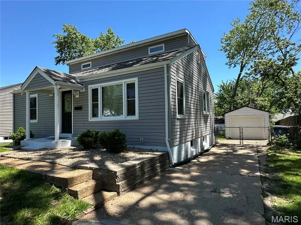1912 Overland Dr, Saint Louis, MO 63114