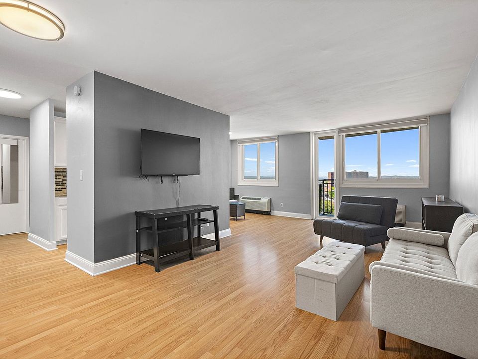 1st image of 100 Manhattan Ave APT 1703