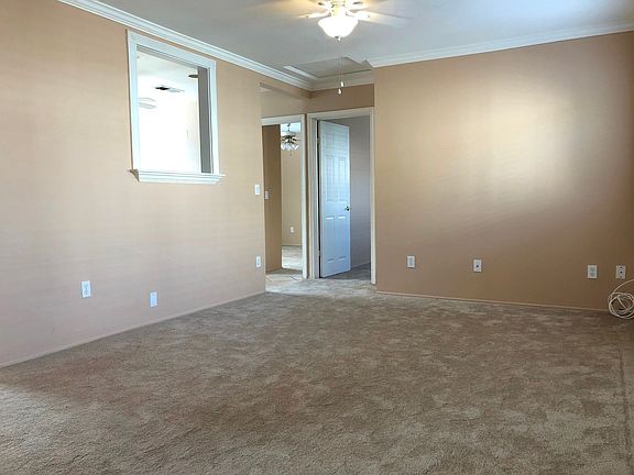 4th image of 517 1/2 Marguerite Ave