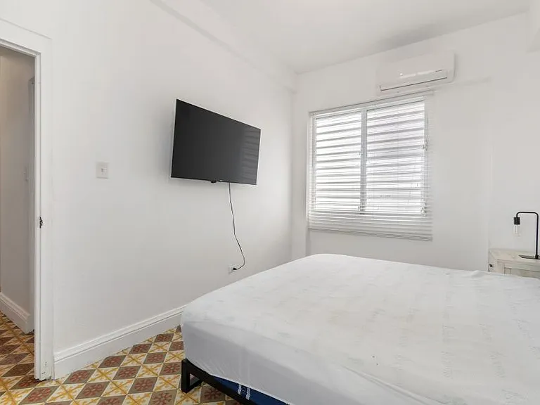 Cond EL Koury 656 Calle Figueroa — Photo 14