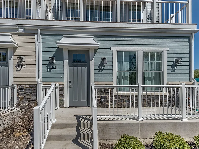 Eldridge Townhome Rentals — Photo 31