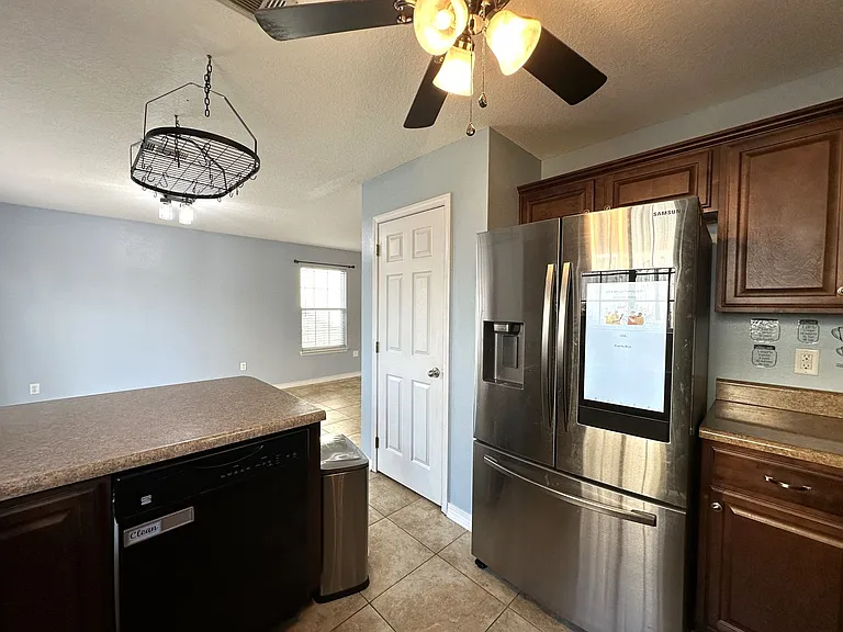417 Eisenhower Dr — Photo 8
