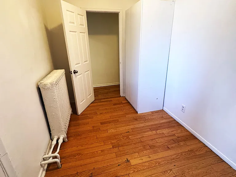 383 Lansdowne Ave #MAIN FLOOR — Photo 21