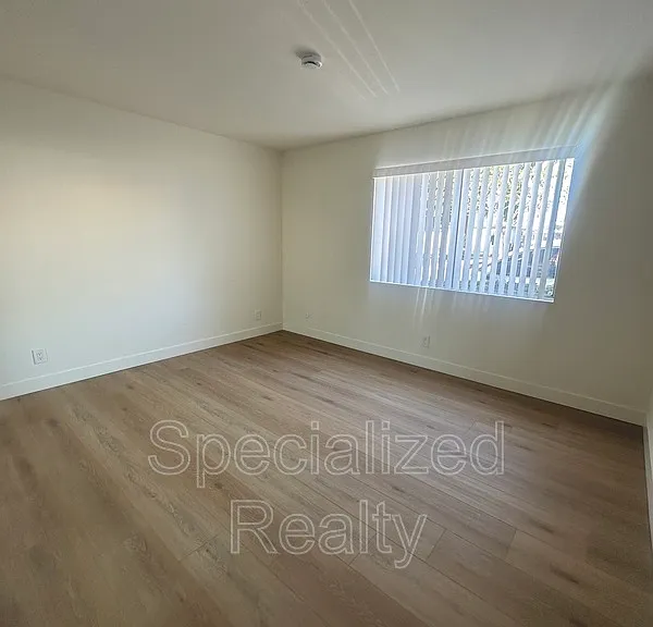 14718 Sylvan St. — Photo 7