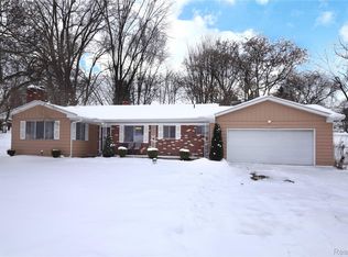 4075 Townview Dr, Flint, MI 48532