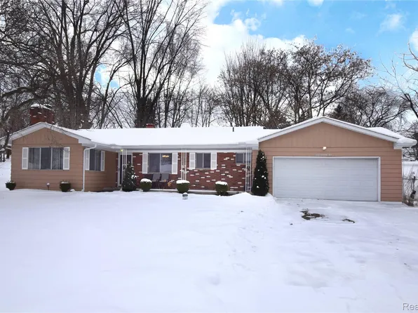 4075 Townview Dr, Flint, MI 48532