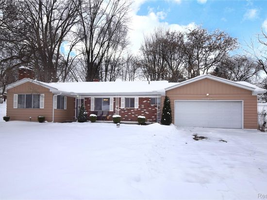 4075 Townview Dr, Flint, MI 48532
