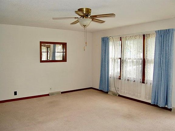 5th image of 709 N 2nd St