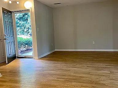 2 bed, 915 sqft, $1,850 — Photo 3