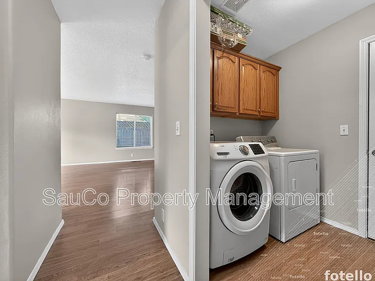 661 NW Connell Ave — Photo 27