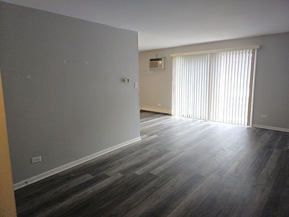 5th image of 38 W 65th St