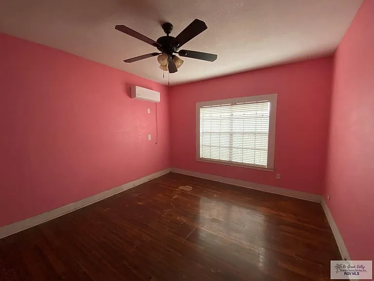 1234 W Levee St — Photo 5