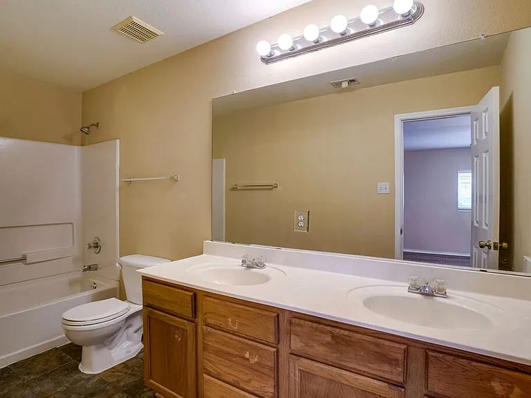 2101 Deer Creek Trl — Photo 10