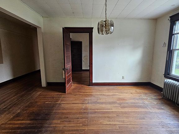 5th image of 22 Hallock St APT 1